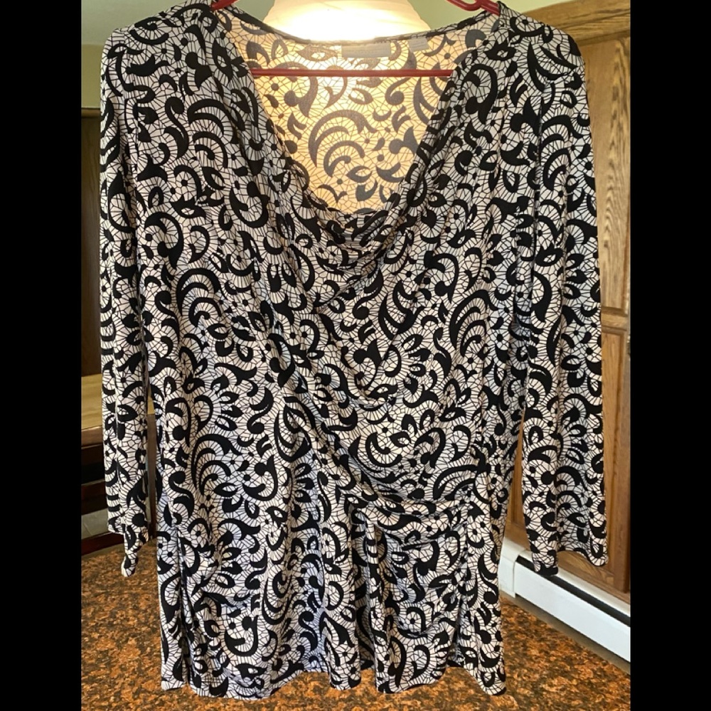 New York & Company ladies top size large